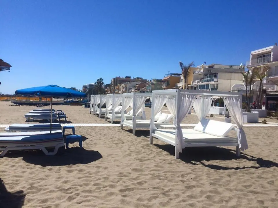 דירות טורמולינוס Little Cosy By The Sea&Swimming-Pool